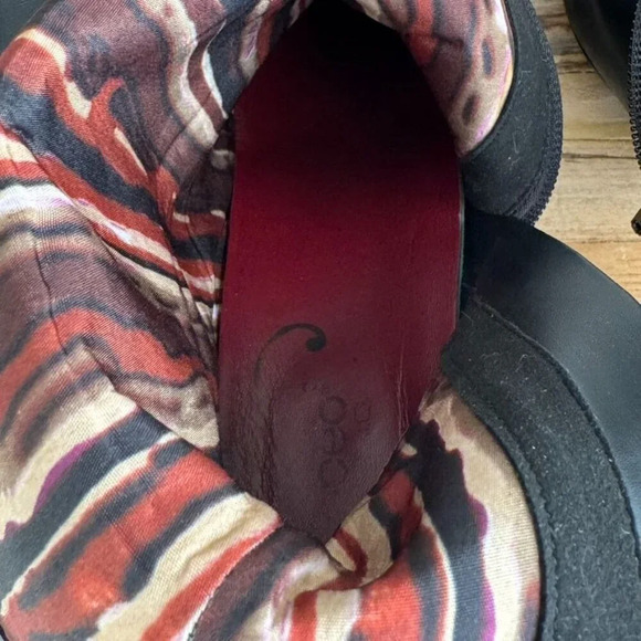 Abeo Honest Black Tooled Embossed Floral Leather Inner Zip Heeled Boot Size 8 N - Picture 10 of 15